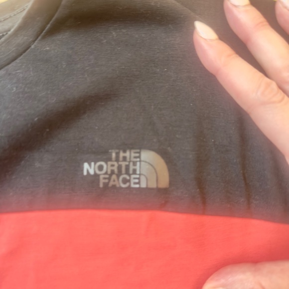 The North Face Cropped Short Sleeve Tee - Picture 2 of 4